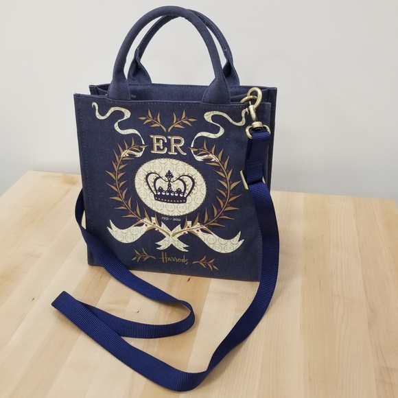 Harrods Queen Elizabeth II 2022 Platinum Jubilee Anniversary Navy Tote Bag, NWT - Picture 3 of 12